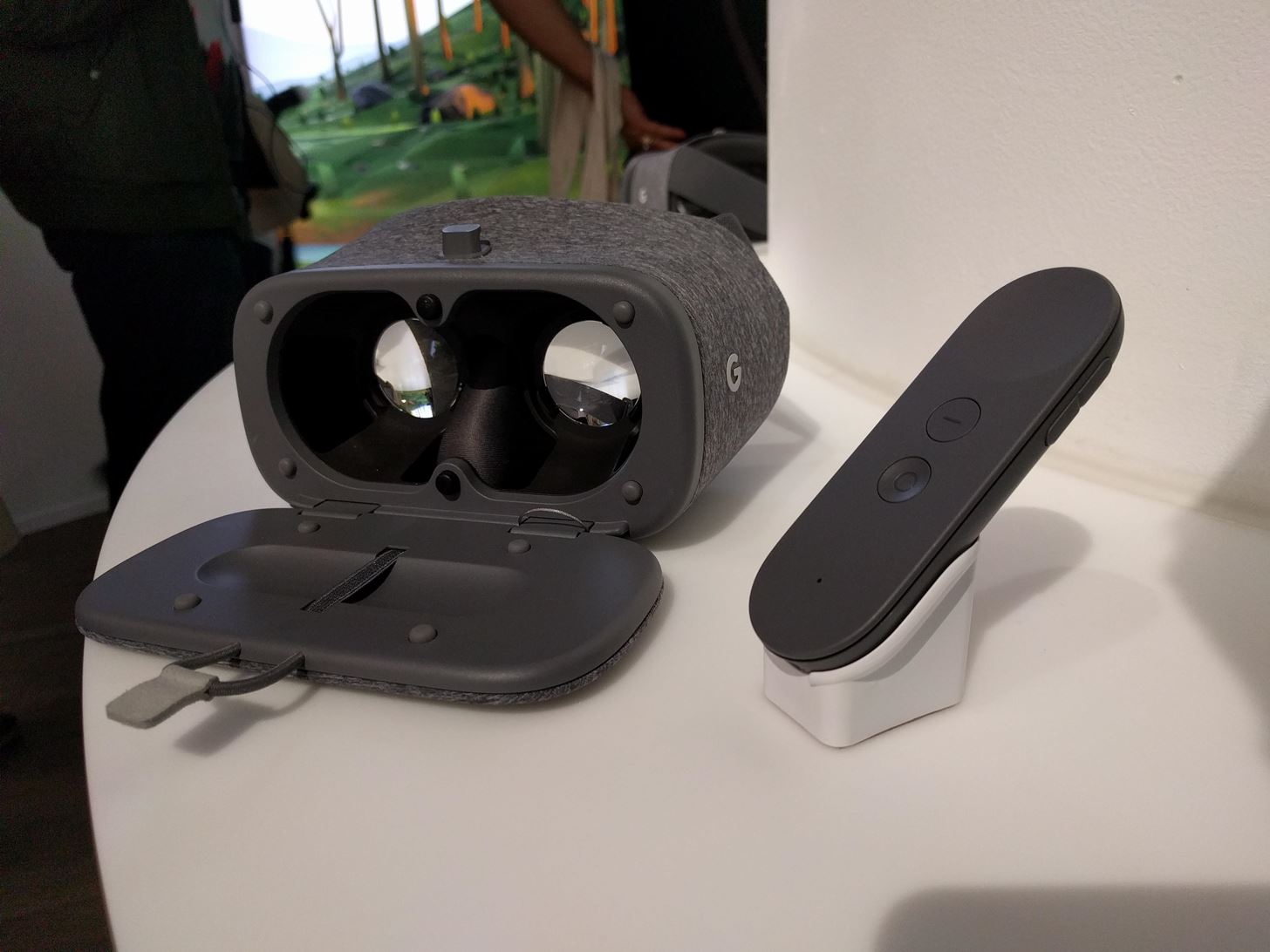 Hands-on: Google's Daydream View Feels Like a Hot & Stiff Pair of Sweatpants on Your Face