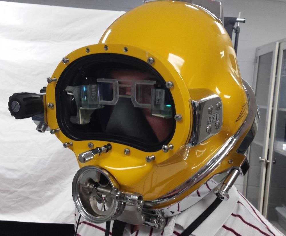 This Advanced Diver's Helmet Takes AR to the Depths of the Ocean