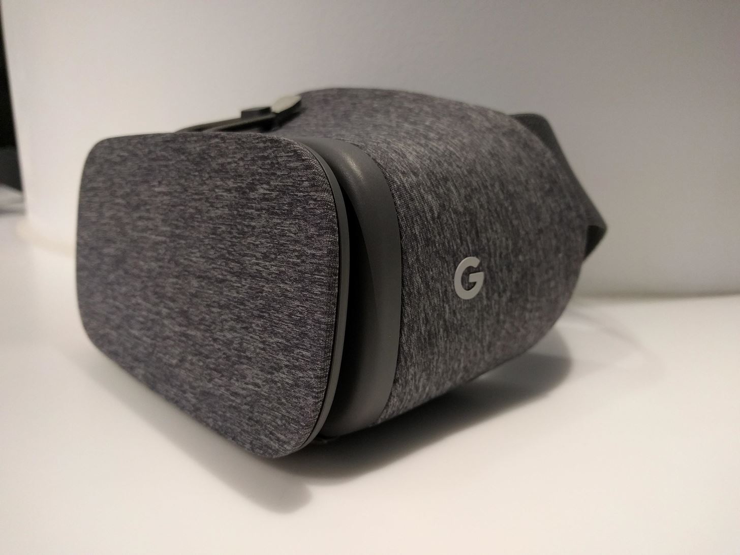 Hands-on: Google's Daydream View Feels Like a Hot & Stiff Pair of Sweatpants on Your Face